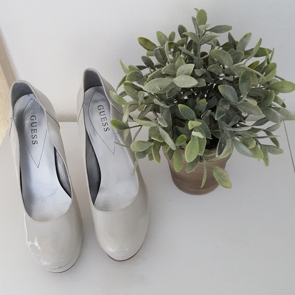 Guess Patent Leather Pump - Picture 2 of 5